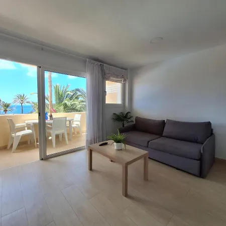 White And Quiet! Modern In San Agustin Apartment